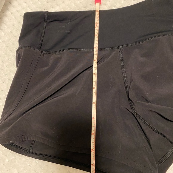 Lulu Lemon Speed Up shorts - Picture 5 of 5